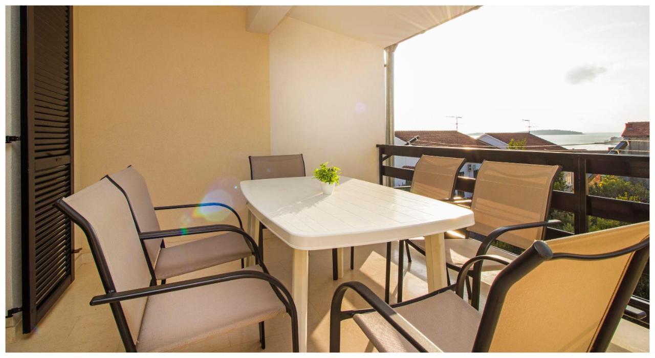 Apartment Zdravko Primosten Exterior photo