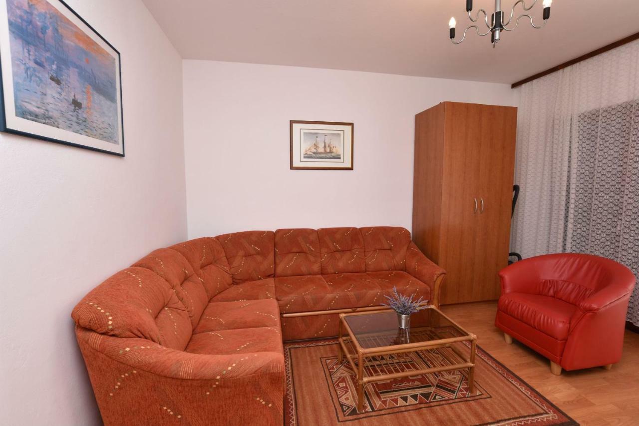 Apartment Zdravko Primosten Exterior photo
