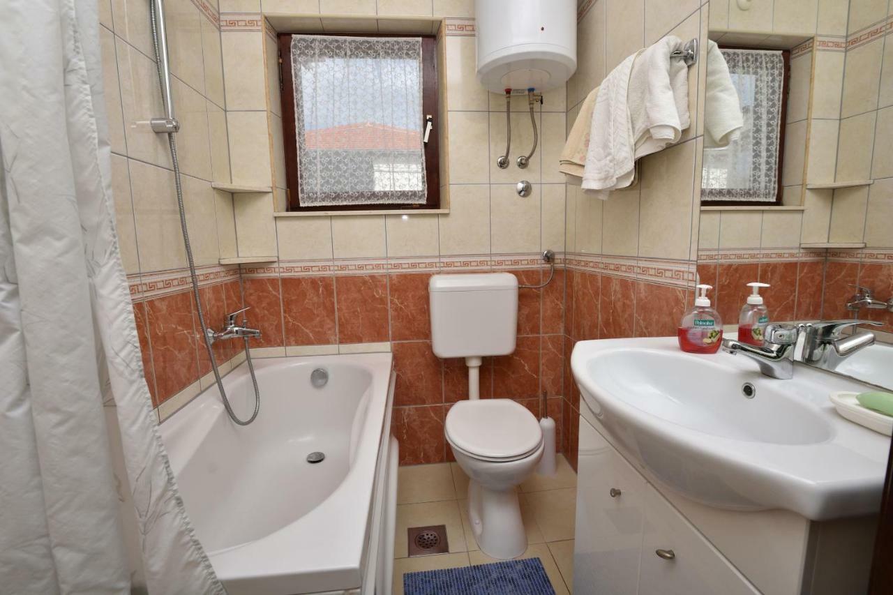 Apartment Zdravko Primosten Exterior photo