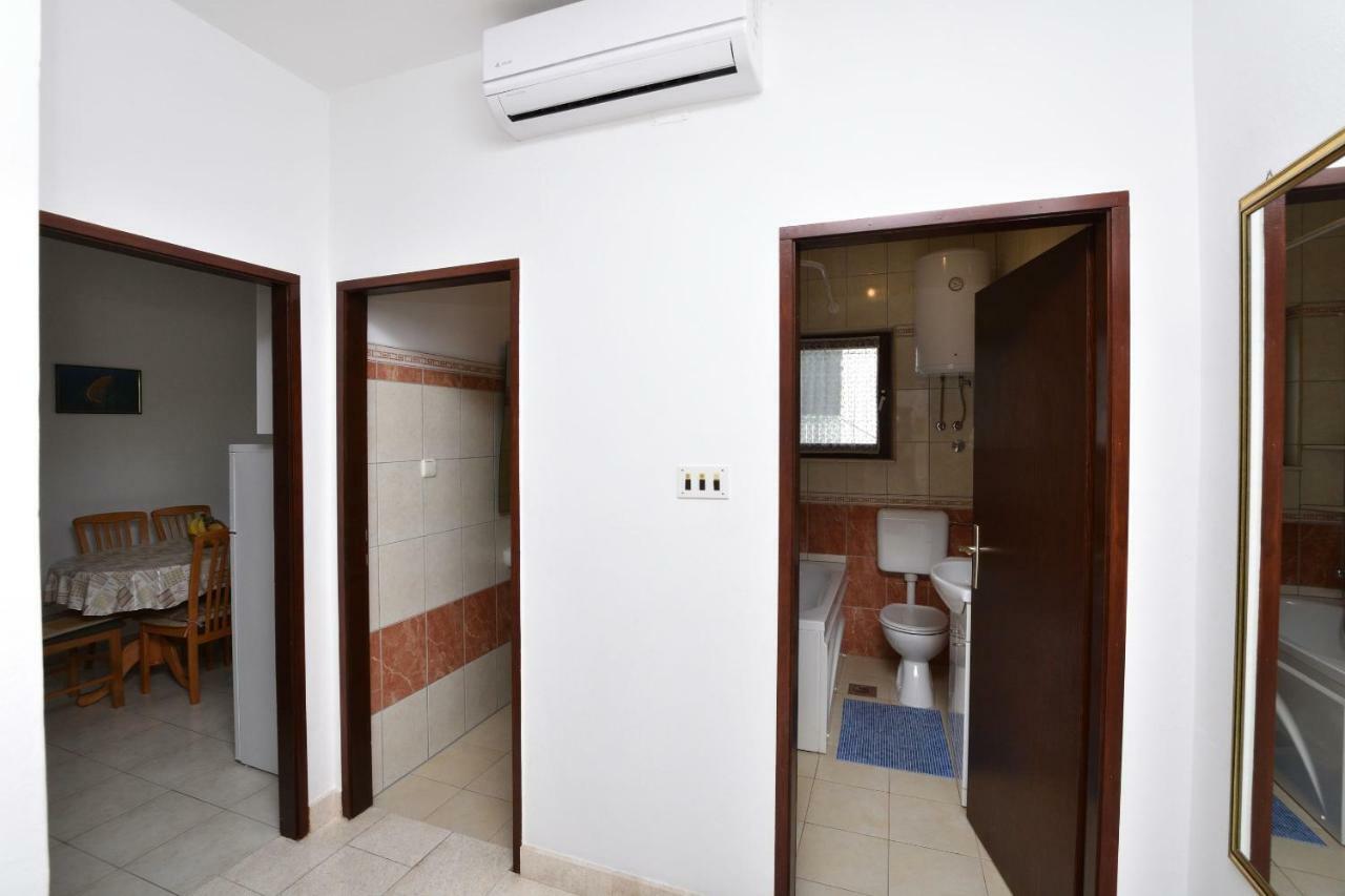 Apartment Zdravko Primosten Exterior photo