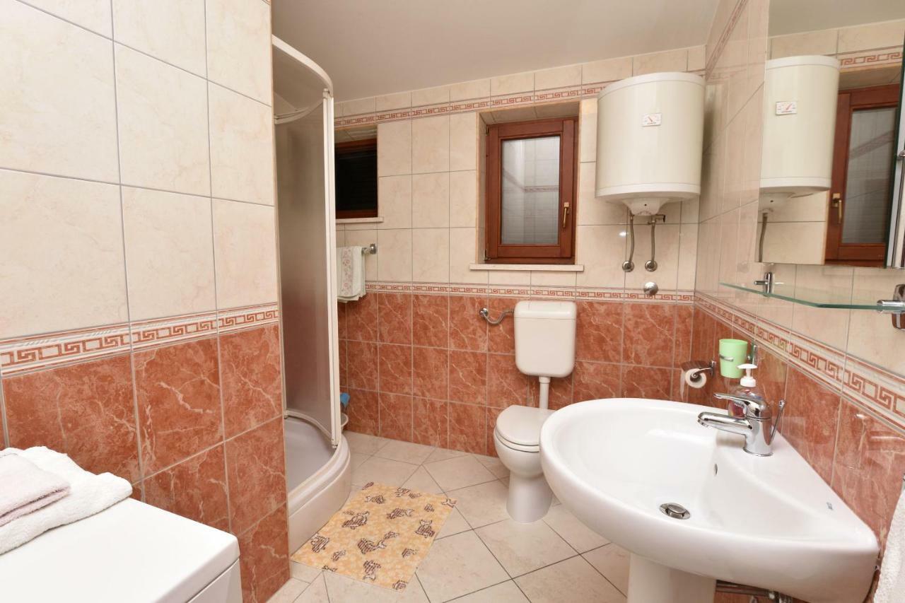Apartment Zdravko Primosten Exterior photo