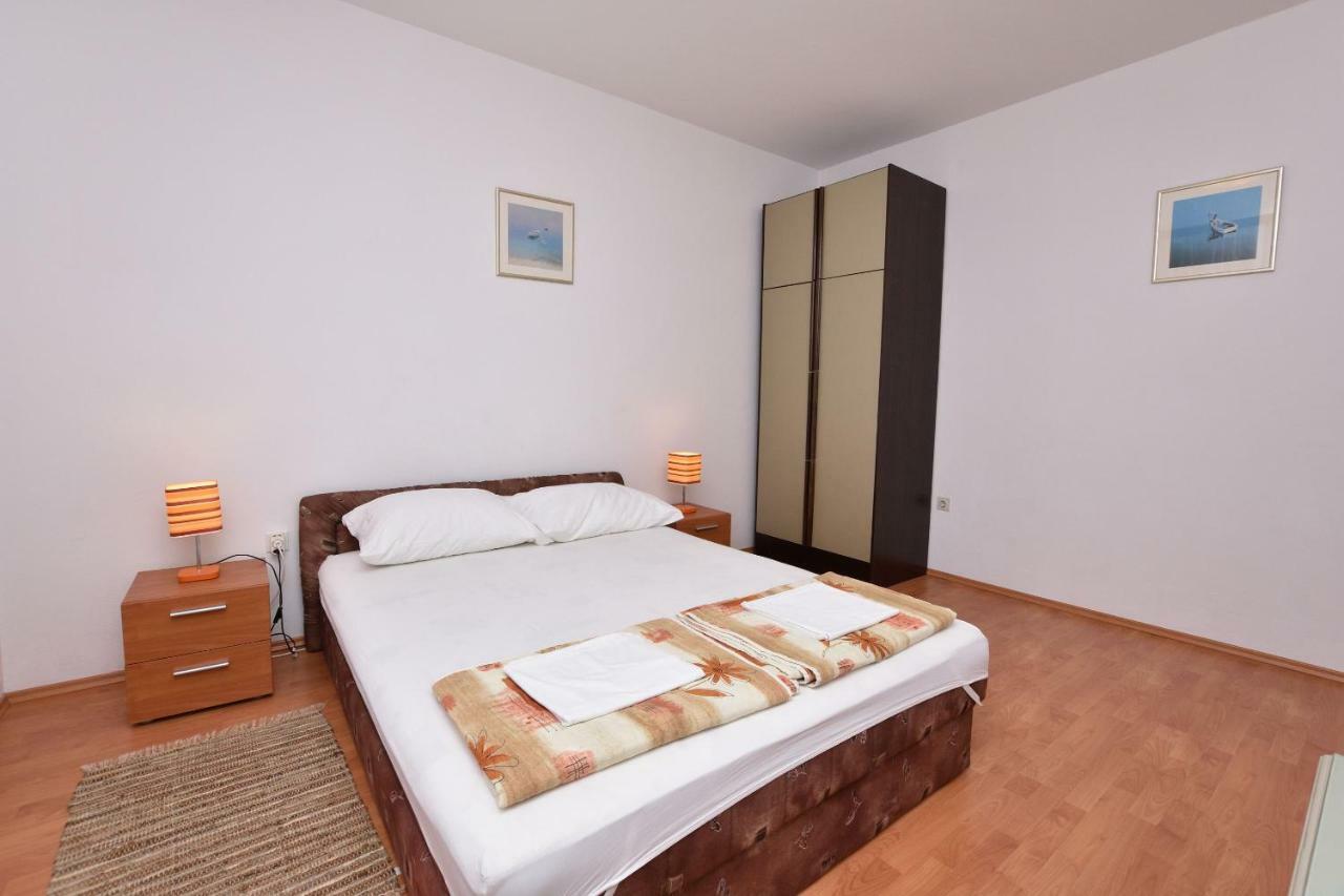 Apartment Zdravko Primosten Exterior photo