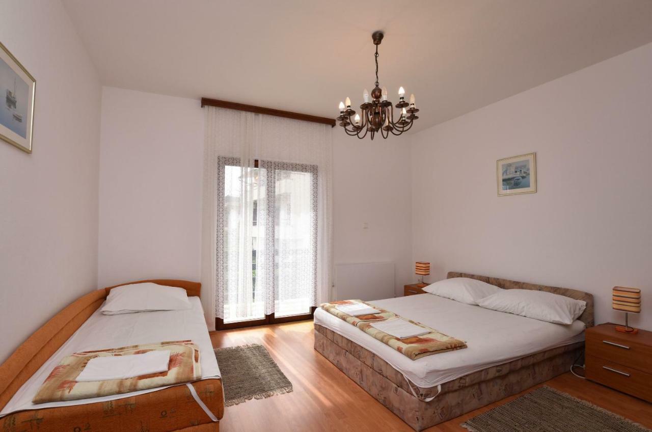 Apartment Zdravko Primosten Exterior photo